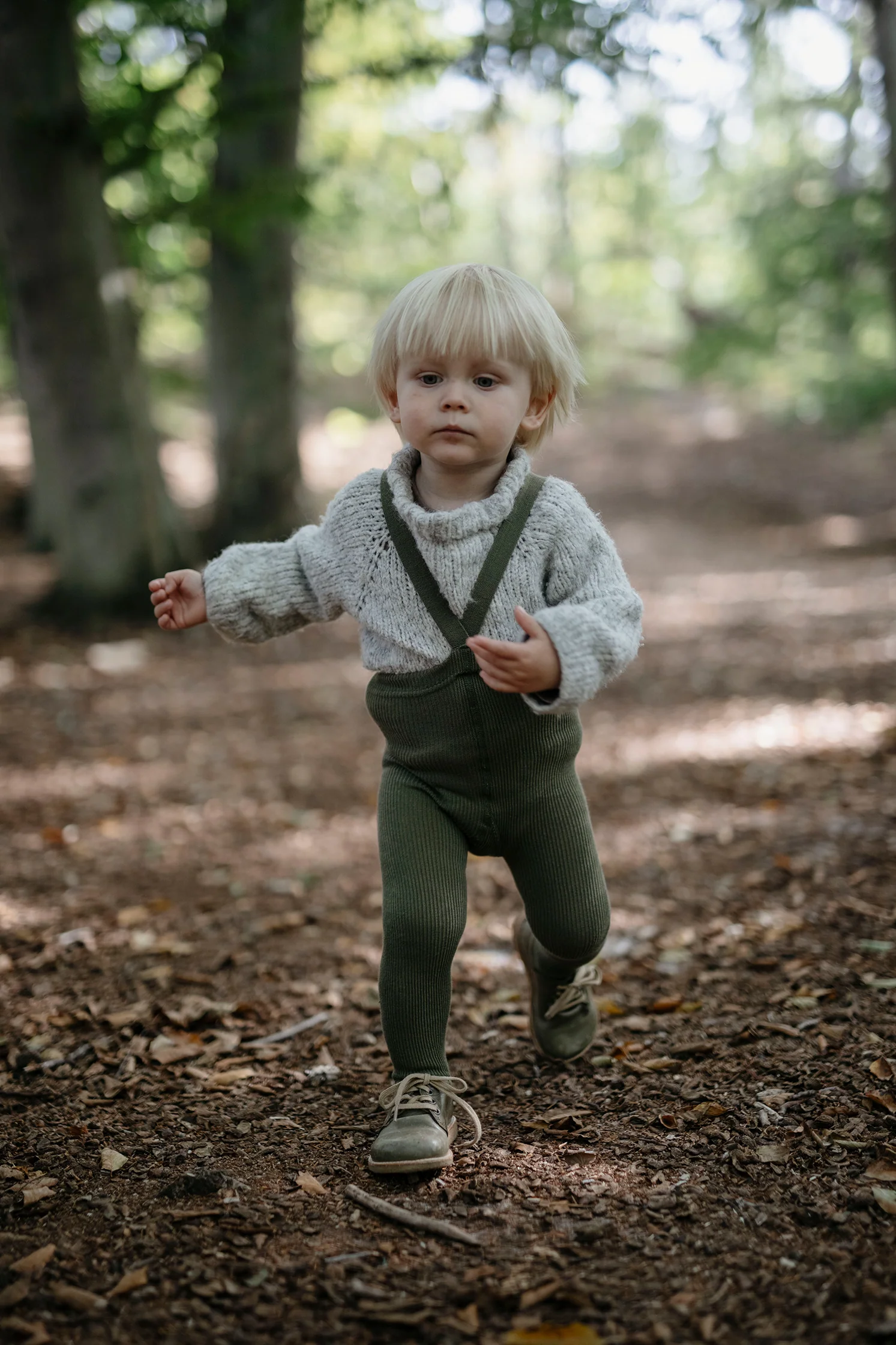 5L9A5150.webp Silly Silas „Olive Footed“ pėdkelnės-kojinės su petnešėlėmis - Vaizdas 1