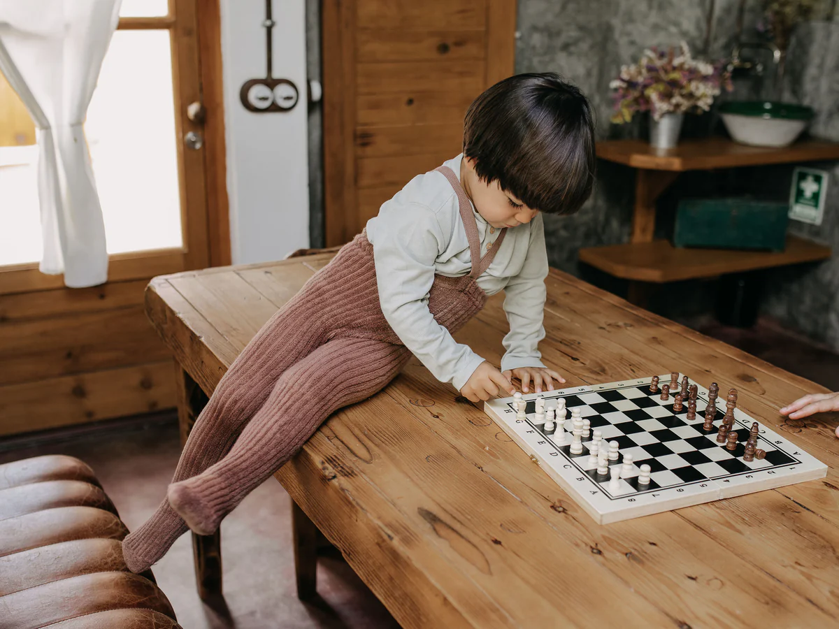 SS_Autumn23_0049.webp Silly Silas „Granny Teddy Granola Footed“ – pėdkelnės-kojinės su petnešėlėmis - Image 1